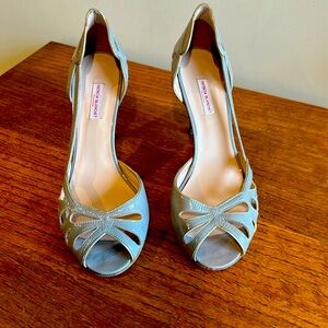 Gorgeous Patricia Blanchet grey and gold stylish heels